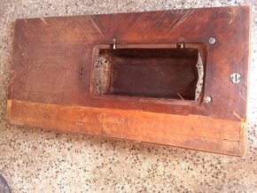 Starý šicí stroj Bobbin - 3