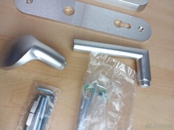 BEZPEČNOSTNÍ KOVÁNÍ COBRA TOWER S KLIKOU VISION - 3