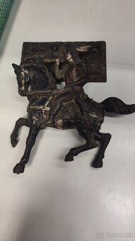 Litinový jezdec - 3