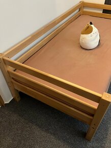 Dřevěná postel DOMESTAV masiv - 3
