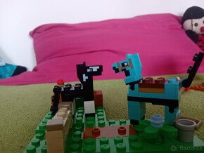 Lego Minecraft koňská stáj - 3