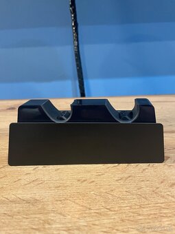 PS5 Nabijecí stanice na ovladače CUSTOM černá - 3