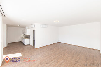 Pronájem moderního bytu 2+kk s lodžií – 84 m², Langrova, Šum - 3