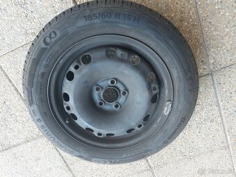 Letní pneu 185/60 R15, disky plech, koberečky - 3
