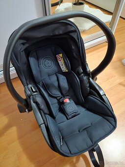 Kočárek Bugaboo fix cub + autosedačka 0-12 m. - 3