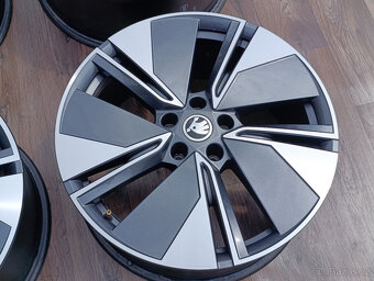 5x112 Škoda Enyaq 8Jx19 ET45 5LA601025A alu disky - 3