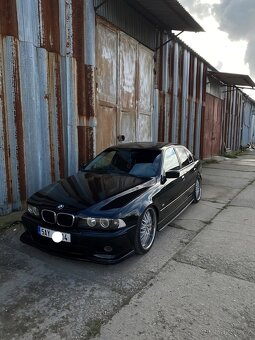 Podprahove lišty pro BMW E39 - Černý Lesk - 3