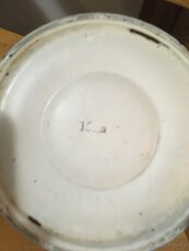 Smaltovaná bílá malá poklička - 3