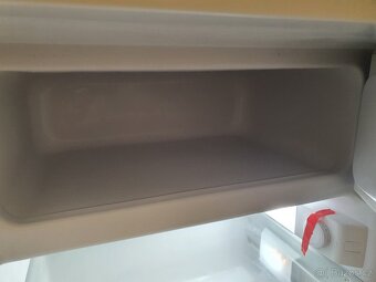 NEREZová lednička s mrazákem, 85cm Exquisit - 3