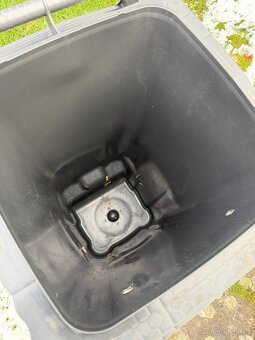 Plastová popelnice 120l - 3