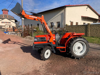 Malotraktor Kubota GL 32 Grandel s čelním nakladačem - 3
