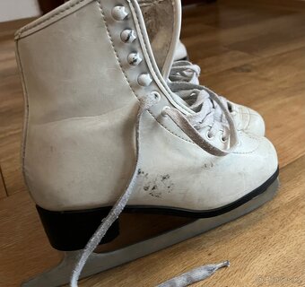 Brusle dívčí vel. 36 - 3