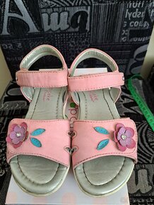 3 PÁRY Sandály 28/29 vše stélka 18 cm - 3
