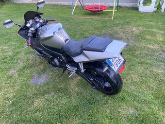 Yamaha R1 - 3