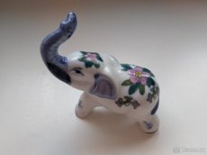 Porcelánový sloník s růžovými květy - 3