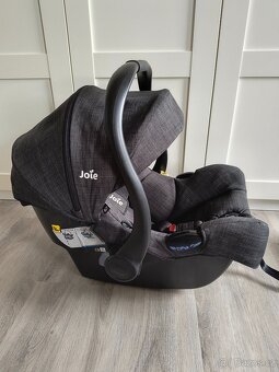Autosedačka Joie se základnou - 3