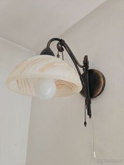 Prodám pětiramenný lustr do obýváku s 2ks bočních lustrů - 3