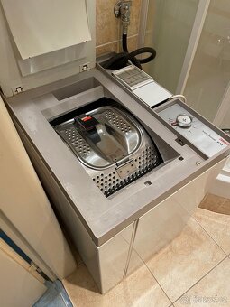 Pračka Zanussi - vvrchní plnění do malé koupelny - 3