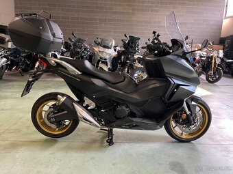 HONDA FORZA 750 SPECIÁL EDICIONE - 3