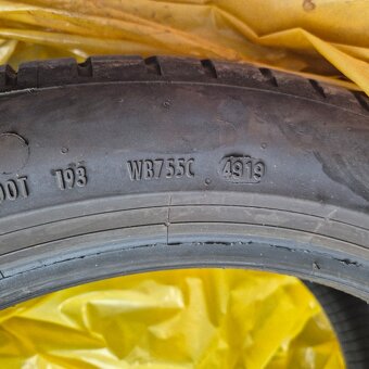 Pirelli Cinturato P7 235/45 R18 - 3