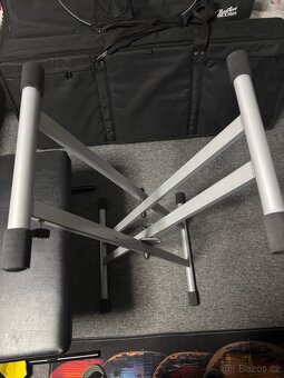 Stojan na klávesy K&M – dvojitá X‑konstrukce, stříbrný matný - 3