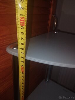 Rohovou skleněnou polici - 3