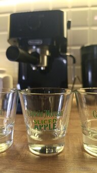 Panák a sklenice v jednom Captain Morgan - 3