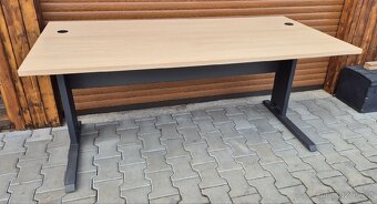 Kancelářský stůl - 3