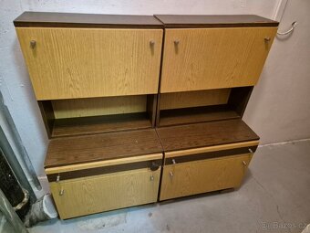 skříň šedá se šuplíky, policemi a dvířky - 3