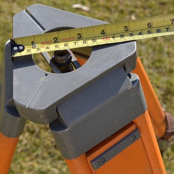 geodetický stativ - 3