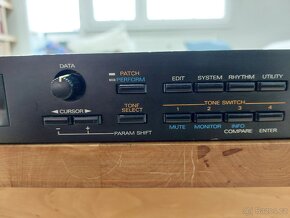 Roland JV-880 - rezervace - 3