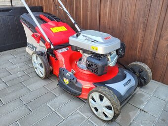 Prodám benzínovou sekačku Hecht 551SX s pojezdem. - 3
