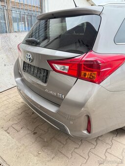 Toyota Auris 1.8 hybrid 2014r - 3