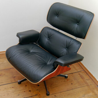 Vitra Eames Lounge Chair kožené křeslo černé včetně taburetk - 3