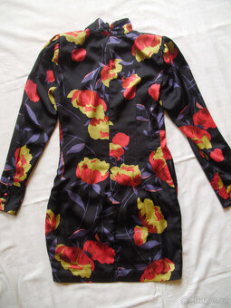 NOVÉ pouzdrové šaty zn. GUESS - vel. S - 3