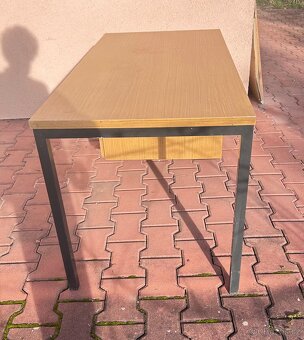 Pevny pracovní stůl - 3