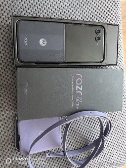 Motorola Razr 50 Ultra pouze odzkousen včetně pouzdra - 3