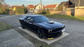 Dodge Challenger SHAKER 5.7 V8 – autopůjčovna - 3