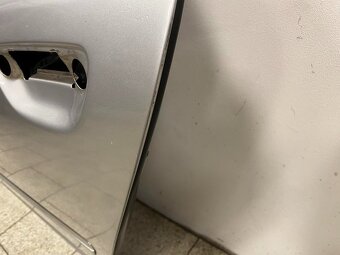 Levé zadní dveře stříbrná LY7W Audi A8 4E D3 sedan r.v. 2004 - 3