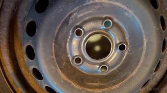 VW ocelové disky 15" + starší pneu - 3