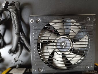 Prodám zdroj 750 Corsair golden - 3