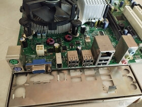 LGA 775 deska - Intel DG33BU + 4 GB DDR2 + CPU - 3