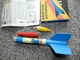 RAKETA PIONIER - ZVS DUBNICA r. 1982 - ČSSR - 3