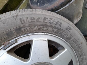 Prodám alu kolo na VW Golf 2 s pneu Goodyear - 3