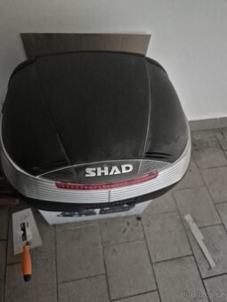 Vrchní kufr na motorku SHAD SH37 D0B37100 černá - 3