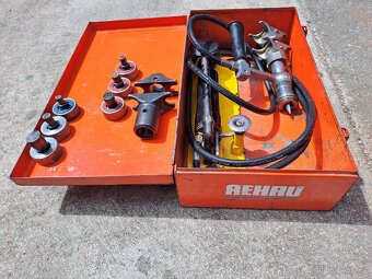 Rehau hydraulický lis - 3