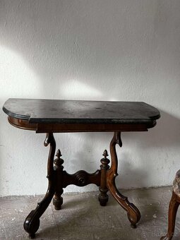 Velmi starý nábytek - 3