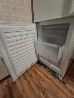 Lednice s mrazákem Elektrolux EN 3201MOW. - 3