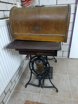 Šlapací šicí sroj se stojanem - 3