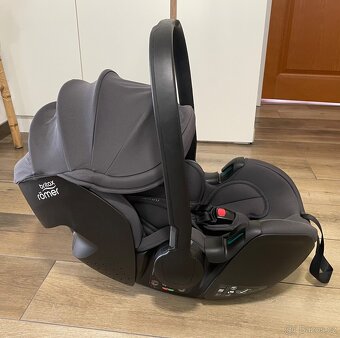 Autosedačka Britax Römer Baby safe 5Z2+základna Flex base 5Z - 3